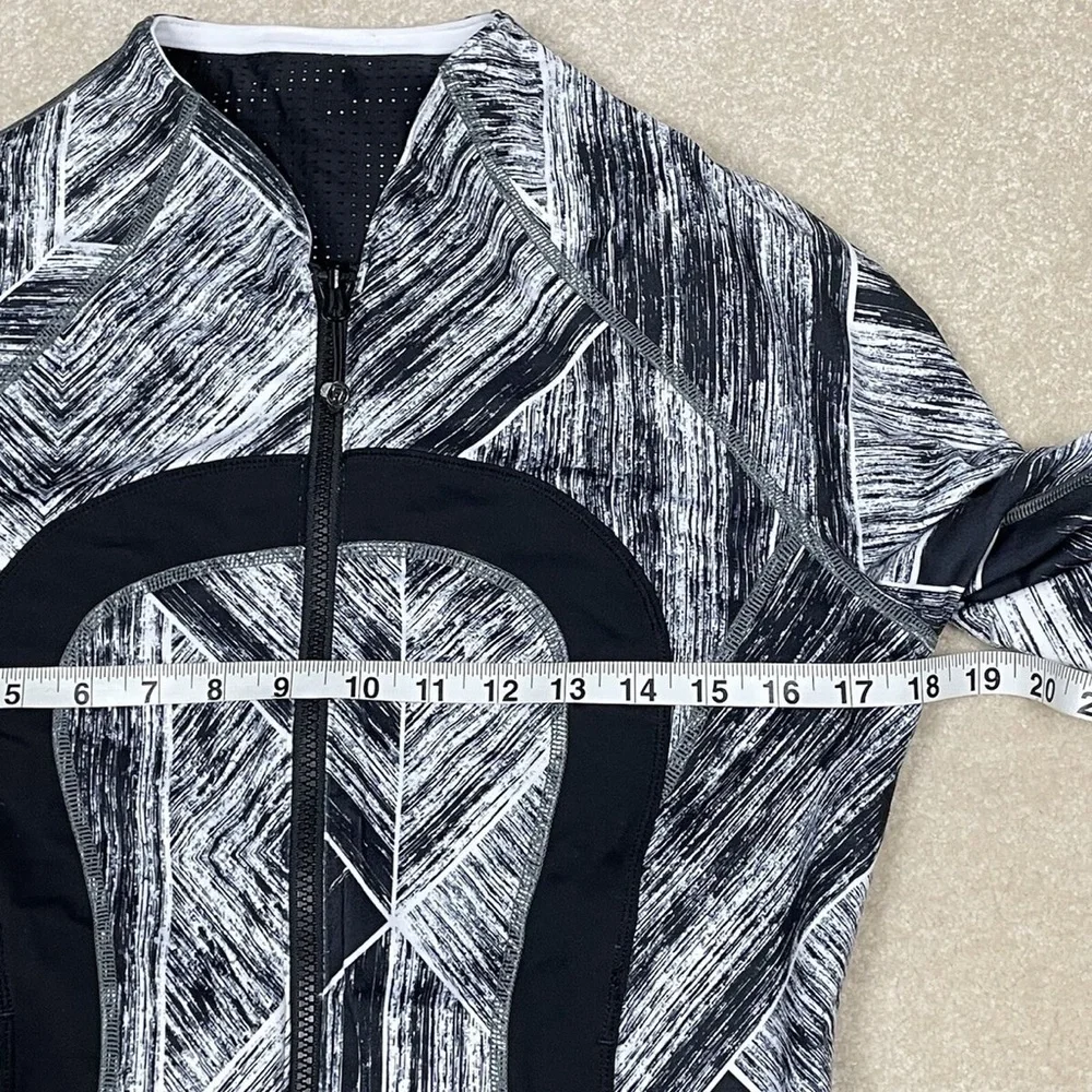 Lululemon Black and White Jacket - Picture 7 of 8